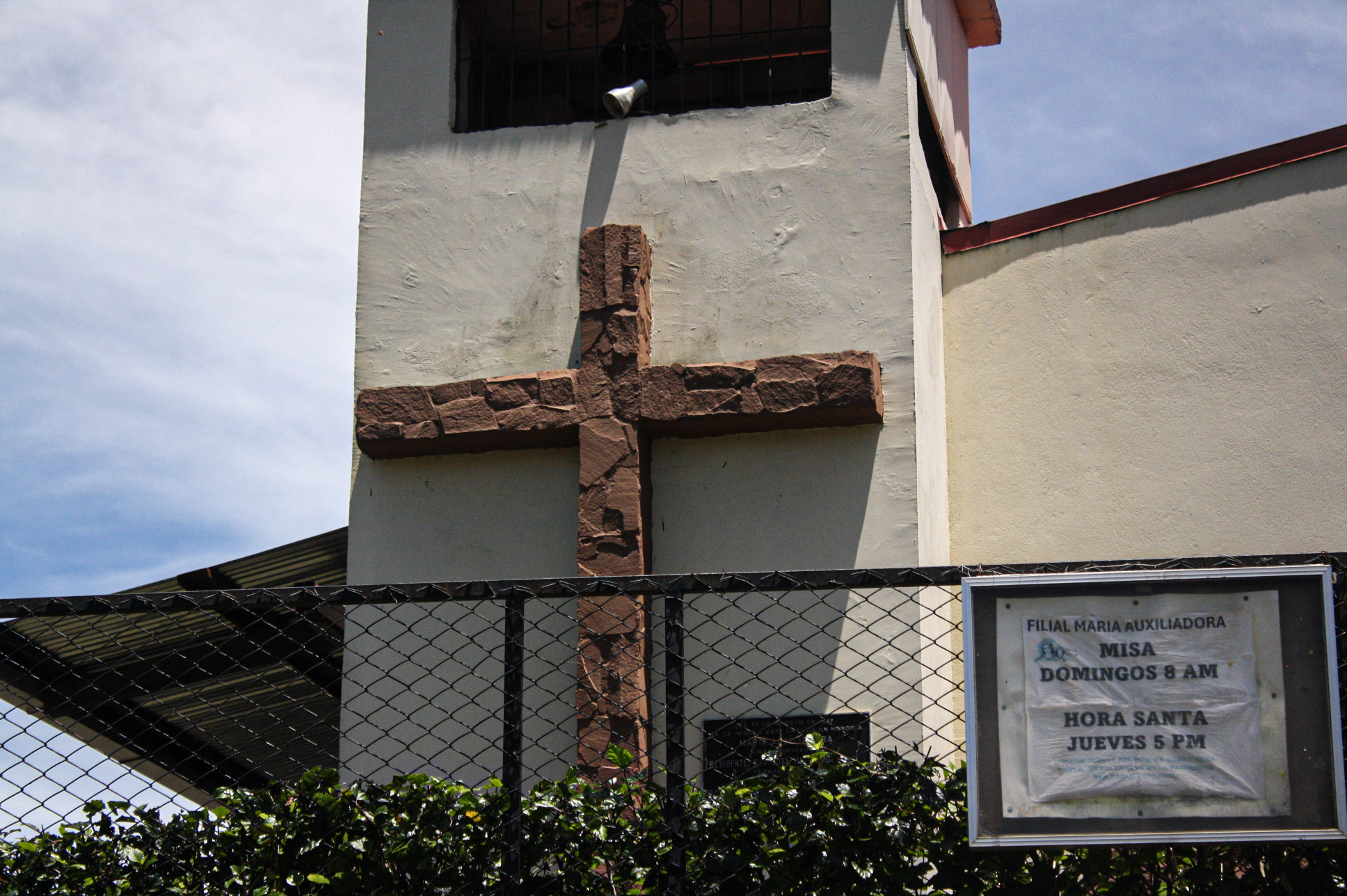 Cruz en la torre de la capilla