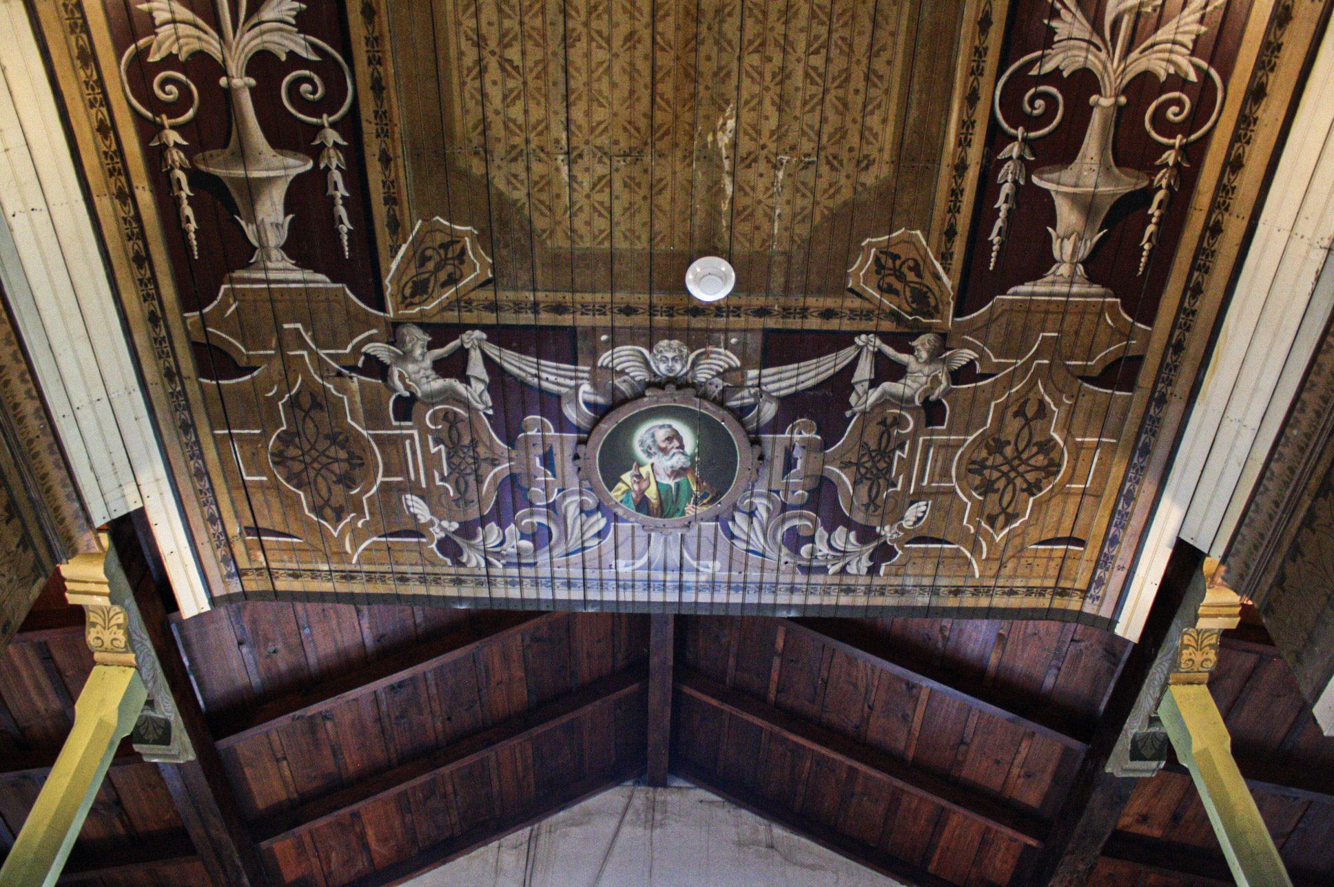 Pintura del apóstol San Pedro en el cielo del Templo
