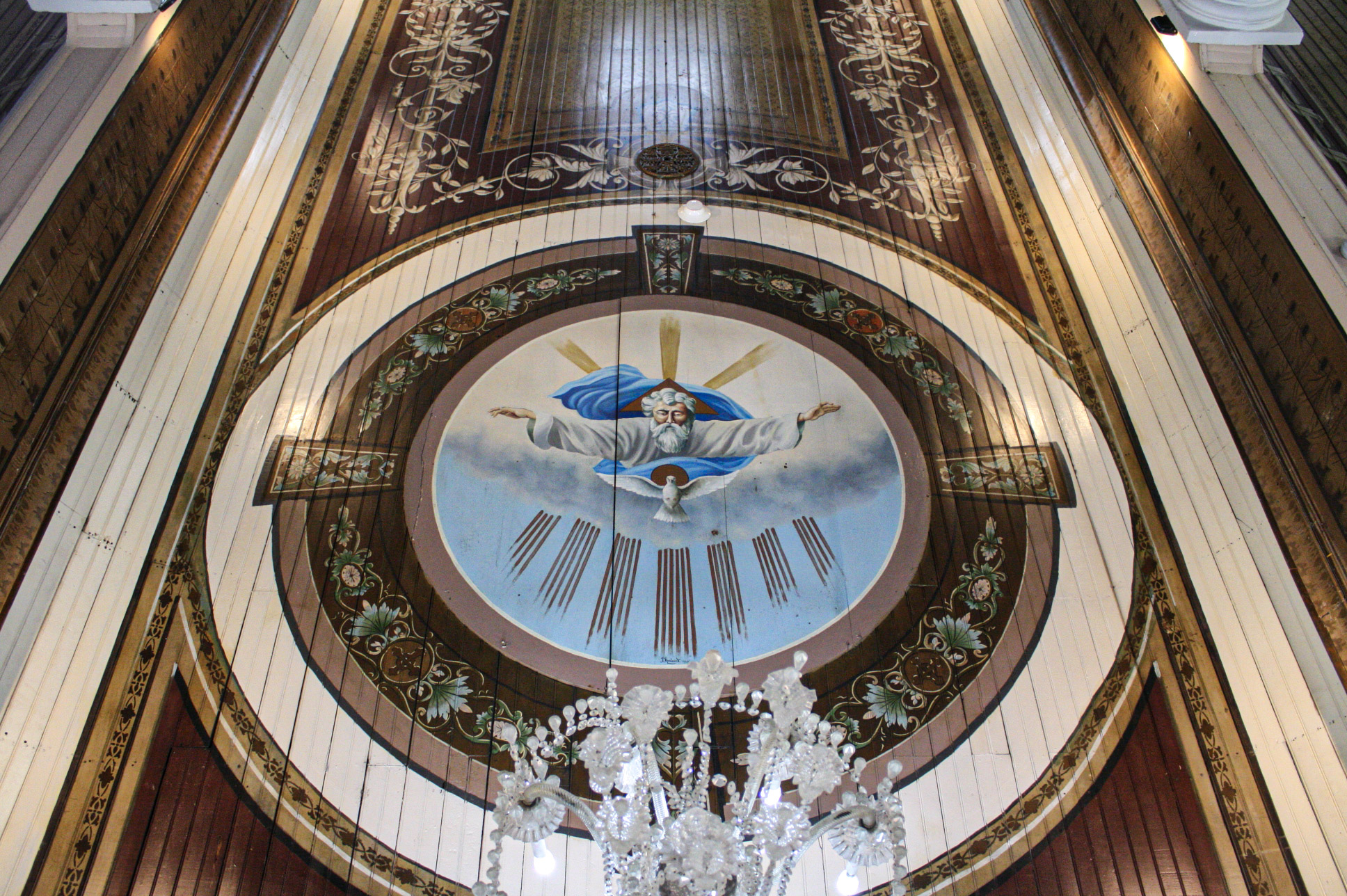 Detalle de la pintura de la Santísima Trinidad en el cielo del Templo