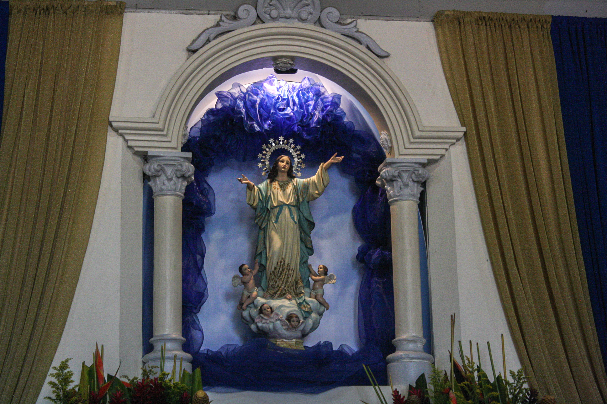 Imagen titular en el nicho principal del Altar